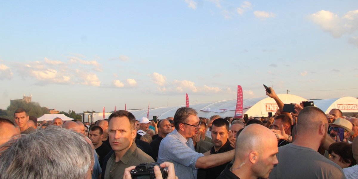 Oduševljen narod u Požegi  