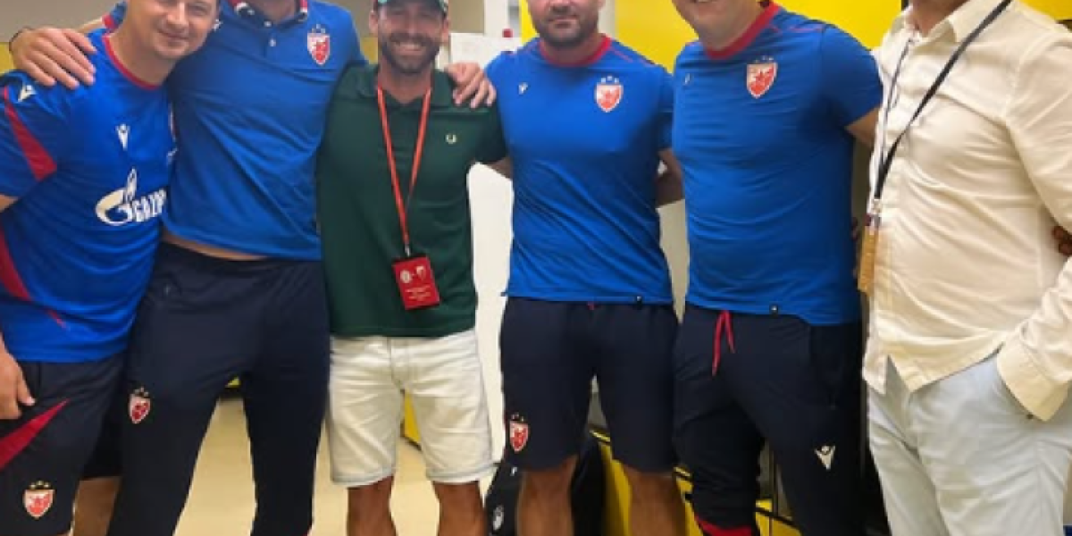 Hoze Kanjas sa stručnim štabom