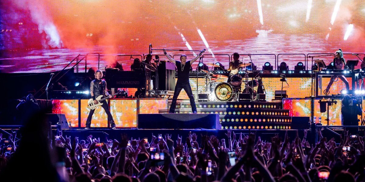 Više od tri sata rok spektakla na Ušću! "Guns N’ Roses" pred 50.000 ljudi održali koncert koji će ući u legendu