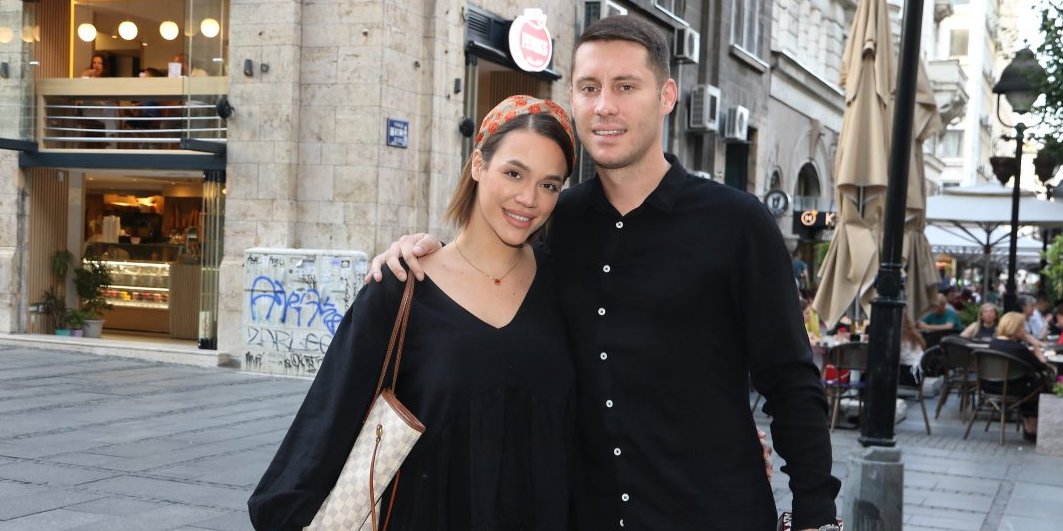 Bivši muž Marije Mikić nakon razvoda uhvaćen sa brinetom: Razmenjivali nežnosti pred svima