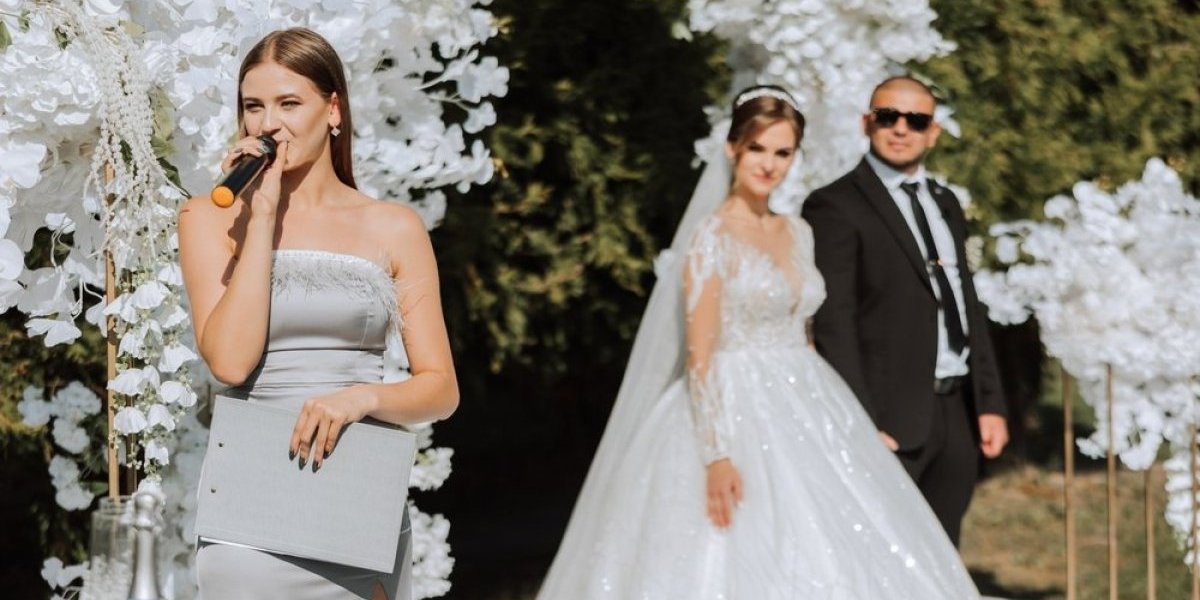 Nezapamćeni skandal na svadbi: Žena izletela sa mikrofonom i napravila haos - urlala i zahtevala od mladoženje jedno (VIDEO)