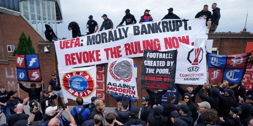 Engleski navijači upali u sedište UEFA: Ostavili kofer sa parama, traže poništenje odluke (FOTO)