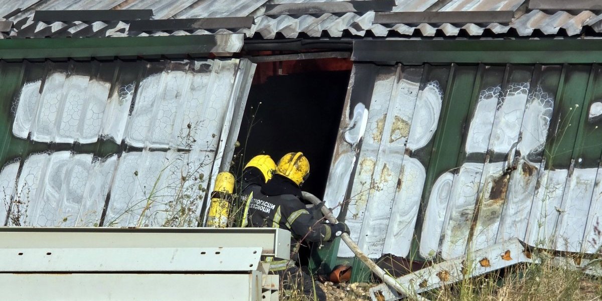 Gašenje požara na Zvezdari