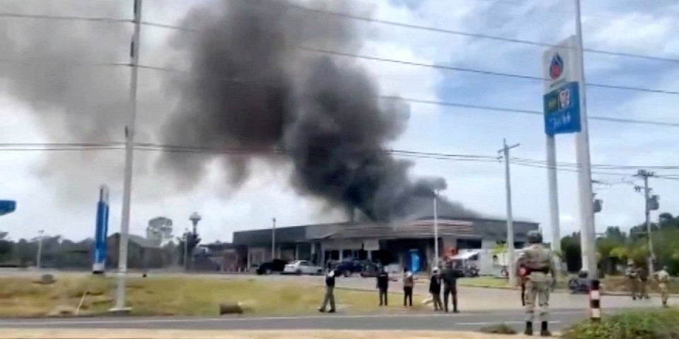Bangkok u strašnom naletu, Kambodža iznela šokantnu tvrdnju! Bukti rat u Indokini, evakuisano 40.000 ljudi! (VIDEO)