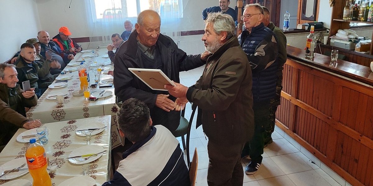 Oštrog oka, brz na obaraču! Radoslav Babić iz sela Međa sa 96 godina još uvek aktivan lovac (FOTO)