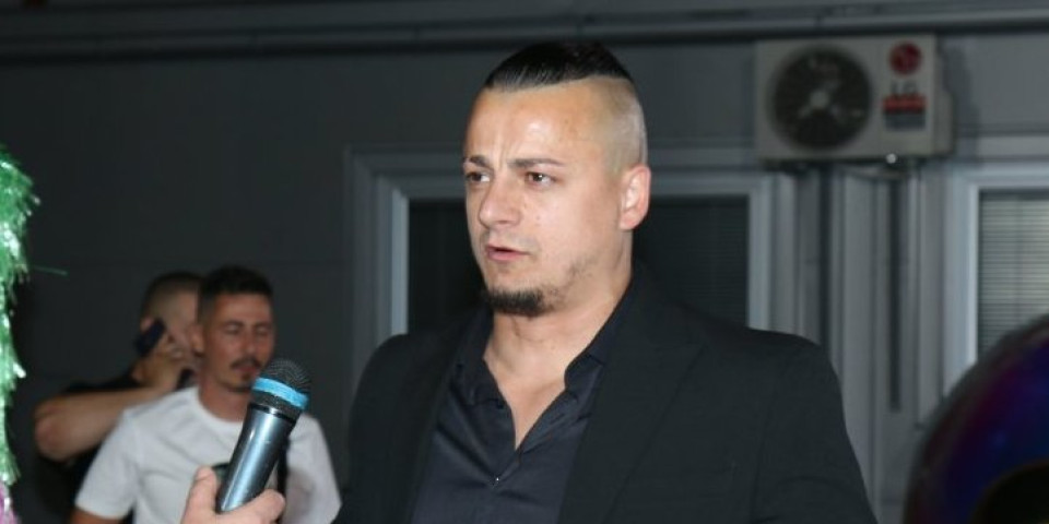 Uroš Stanić dobio zamenu: Terza obuo štikle i ponosno prošetao imanjem Bele kuće