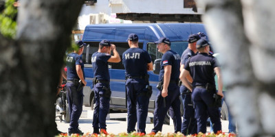 Policija u Novom Pazaru uhapsila je A.T. (38) i R.D. (22) iz ovog grada, zbog sumnje da su danas na Trgu Isabega Isabegovića u centru Novog Pazara pretukli Poljaka (38) i njegovu suprugu (39)