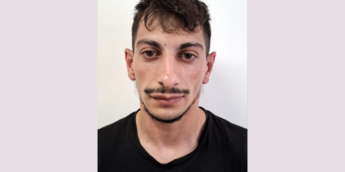 Prilazio devojkama s leđa