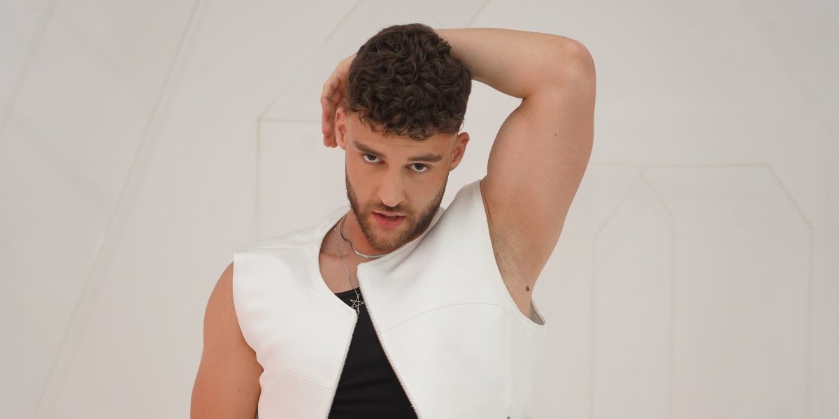 Milica Pavlović je po njegovom ukusu - Pevač "bacio oko" na koleginicu