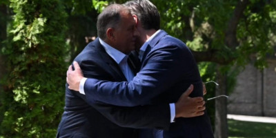 Predsednik Srbije Aleksandar Vučić sastao se danas sa predsednikom Republike Srpske Miloradom Dodikom i poručio da su potvrdili zajedičku organizaciju 30 godina stradanja srpskog naroda u operaciji Oluja!