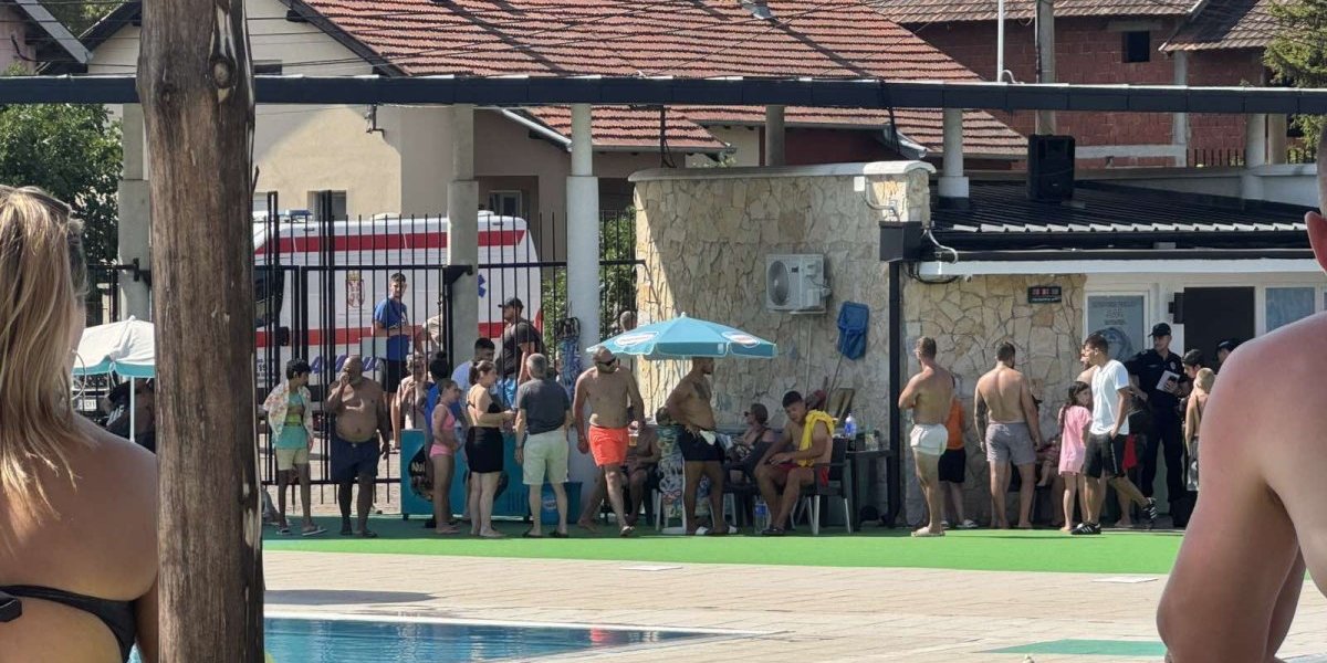 Drama na bazenu u Ćupriji - Povređena deca: Hitna i policija na licu mesta (VIDEO)