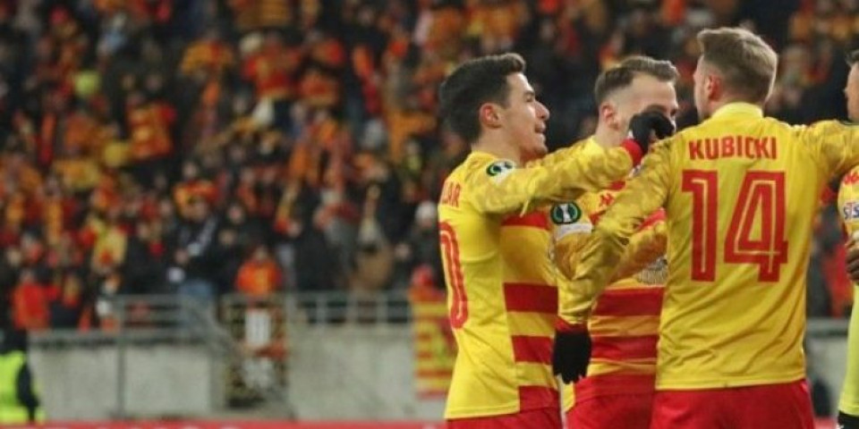 Poljaci raspametili Srbiju: Evropa bruji o gestu navijača Jagjelonije u Novom Pazaru (VIDEO)