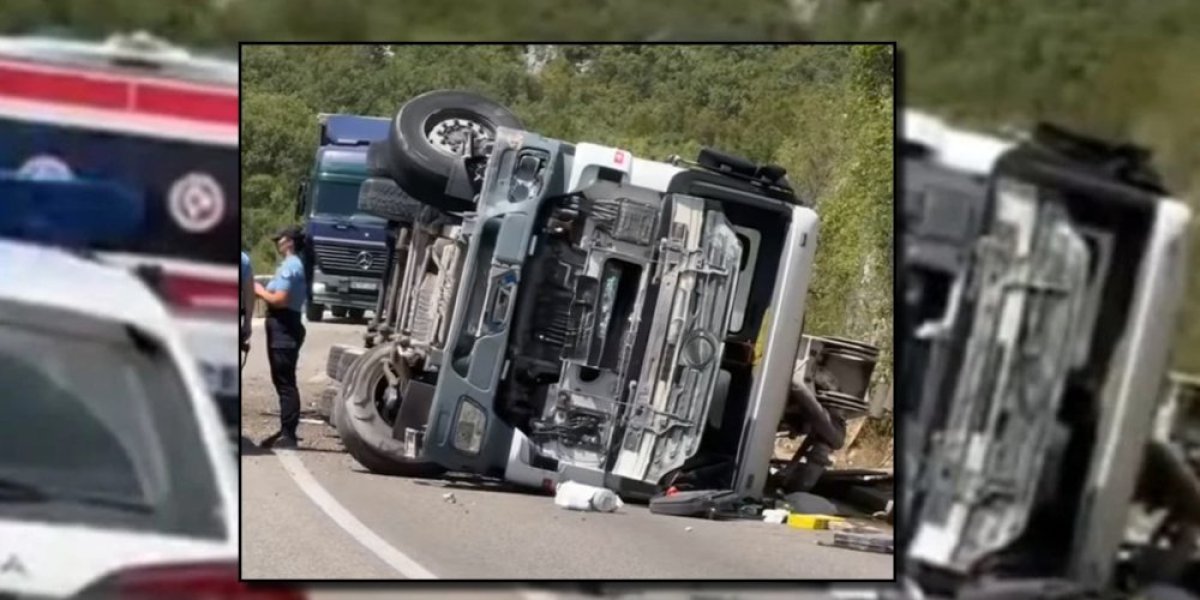 Prevrnuo se kamion: Jeziva nesreća na magistralnom putu Nikšić - Žabljak (VIDEO)