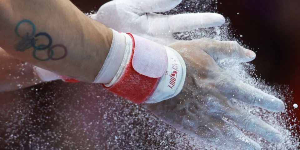 Horor na Univerzijadi: Gimnastičar pao sa sprave na glavu i završio u komi (VIDEO)