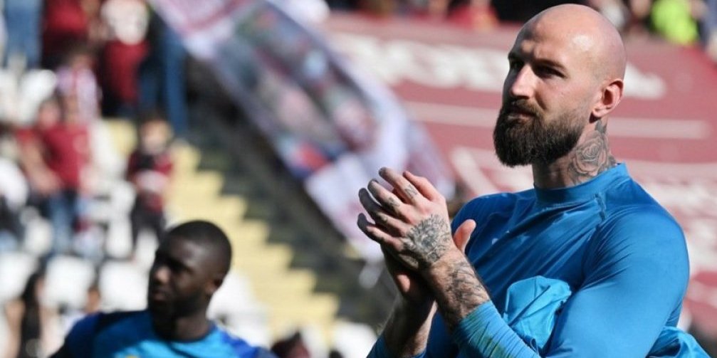 Vanja stigao u Rim na lekarske preglede... Poslednja stanica pred dres Napolija