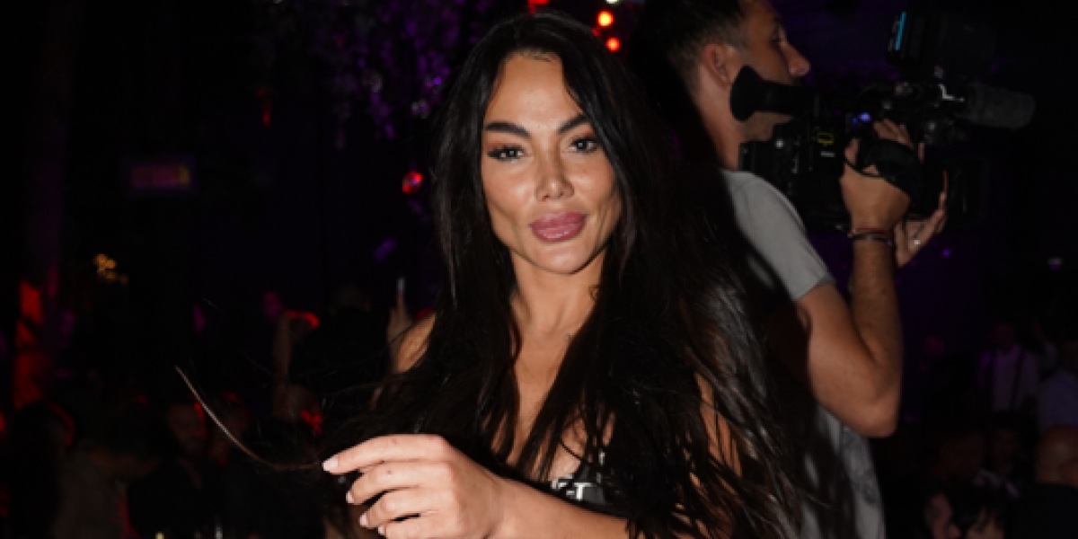 Ne krije cica macu: Tamara Đurić raširila noge, sve na izvol'te (FOTO)