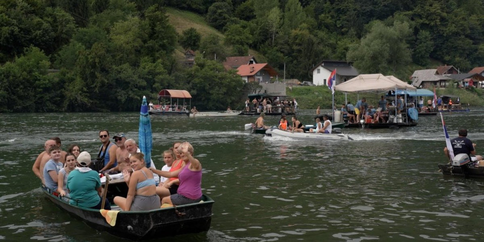Spektakl na vodi! Malozvornička regata nikad brojnija i nikad veselija (VIDEO/FOTO)