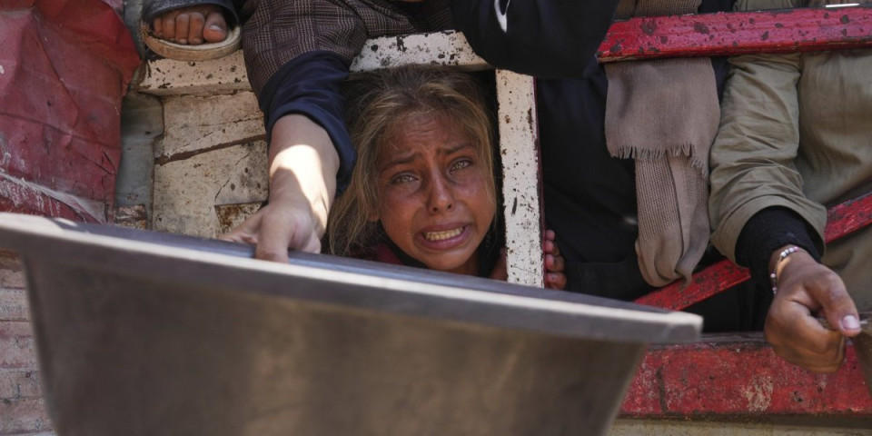 Sve gori pakao u Gazi: Deca umiru od gladi, doktori nestaju bez traga, ako pomoć ne stigne uskoro... (UZNEMIRUJUĆE FOTOGRAFIJE)
