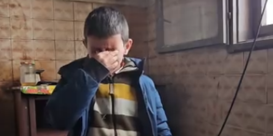 Stefanova priča je ujedinila Srbiju: Nakon smrti roditelja živeo u trošnoj sobi, a sada dobija novi dom (FOTO)