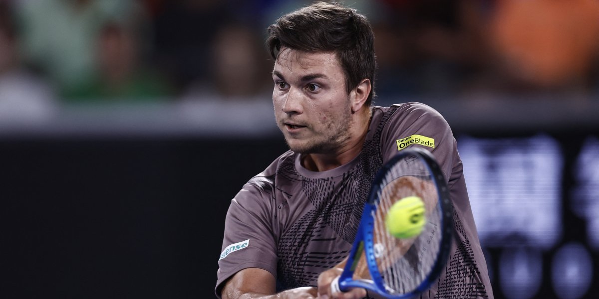 Kecmanović spasio meč loptu, pa pobedio - Srbin se plasirao u drugo kolo prestižnog turnira