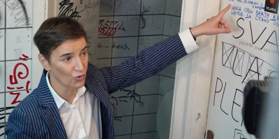 Predsednica Skupštine Srbije Ana Brnabić posetila je Studentski kulturni centar koji su blokaderi unakazili prethodnih meseci, a koji je sada otvoren za sve građane kako bi mogli da se uvere na šta su sve spremni oni koji bi da vladaju Srbijom.