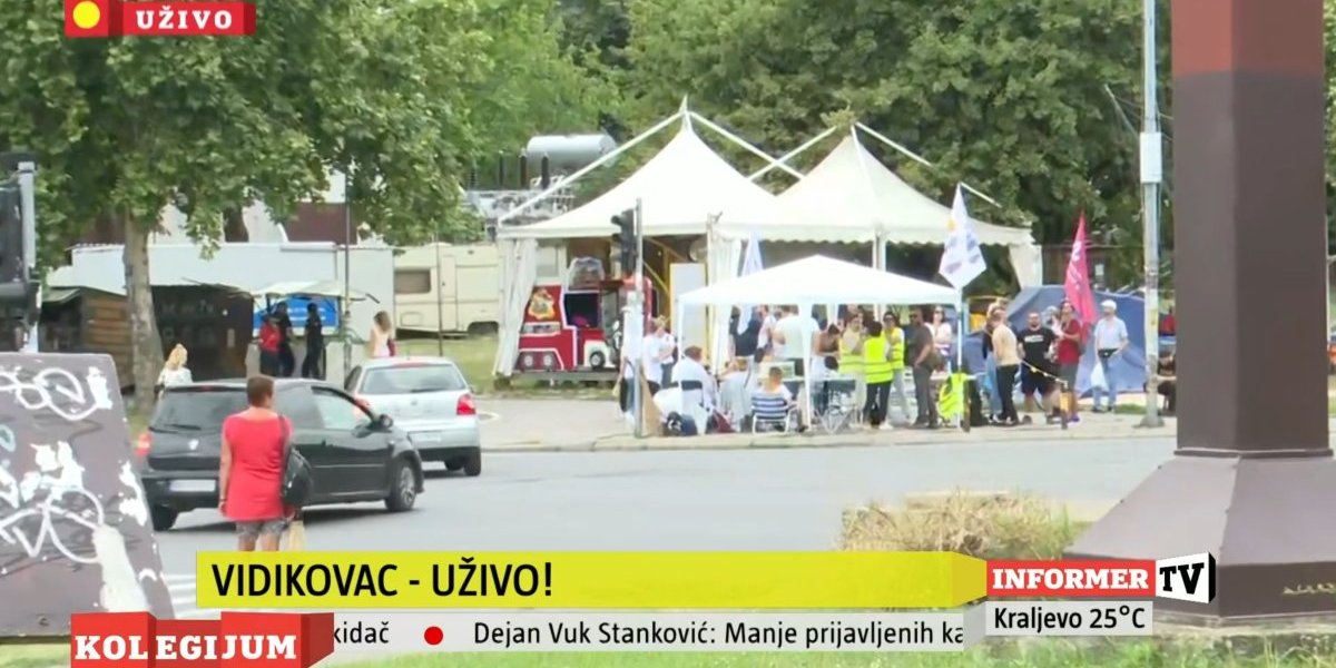 Blokaderi su postavili jedan šator i parkirali jedan automobil 