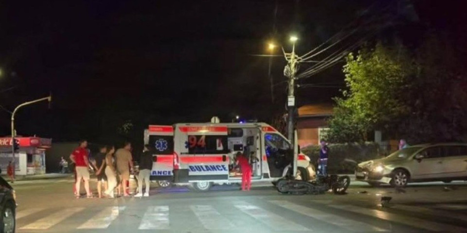 Teško povređen tinejdžer u Smederevu: Sudar motocikla i automobila