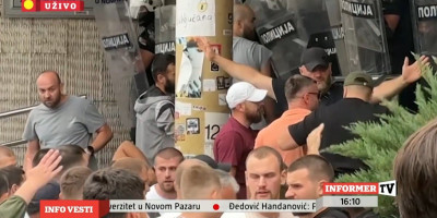 Bošnjačko-srpski savez (BOSS) osudio je današnje nerede u Novom Pazaru i napomenuo da "najoštrije osuđuje svaki oblik nasilja, kao i izjave koje vrijeđaju vjerska i nacionalna osjećanja bilo koga i narušavaju duh suživota i međusobnog poštovanja.