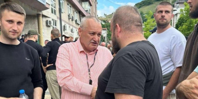 Blokader i lider Demokratske stranke Srđan Milivojević stigao u Novi Pazar kako bi podržao ekstremiste u Novom Pazaru!