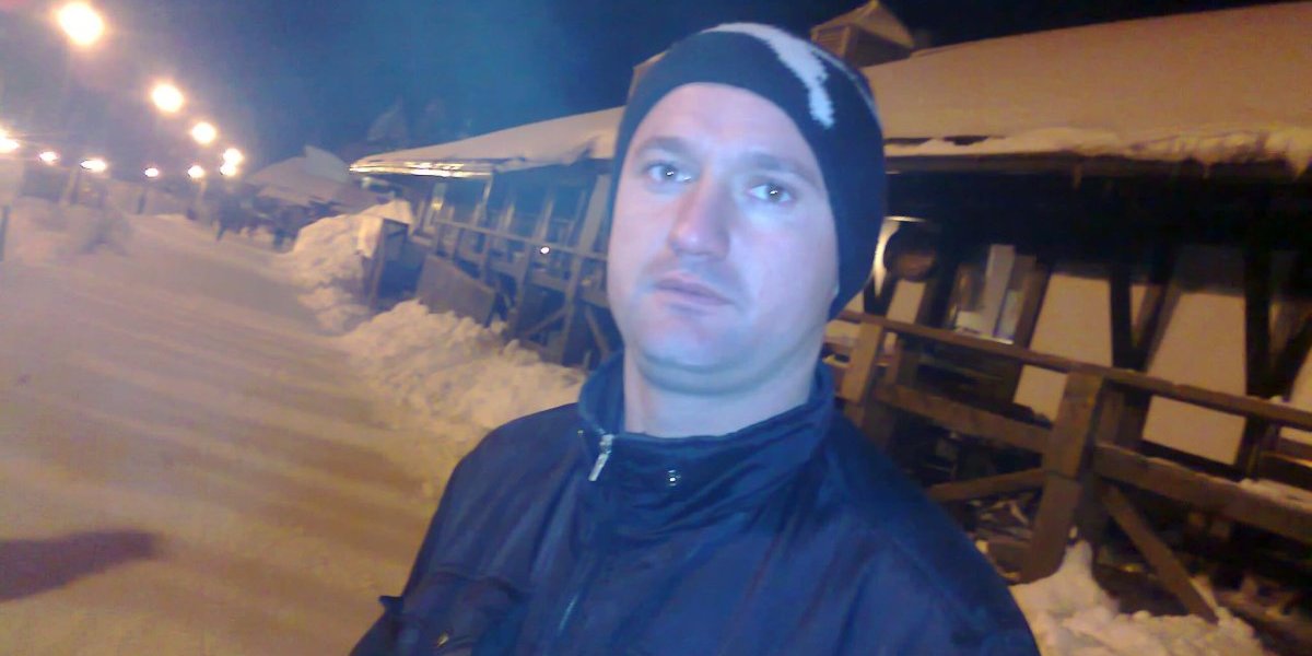 Ovo je ekstremista koji je psovao srpsku majku na protestu: Elvedin Totić uhapšen nakon divljanja po Novom Pazaru (FOTO)