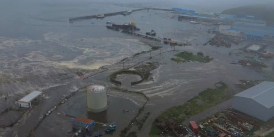 (VIDEO) Zemljotres 8,8 rihtera razorio Rusiju! Nastao horor cunami koji briše sve, krenuo je i ka Americi - hitno se oglasio Tramp