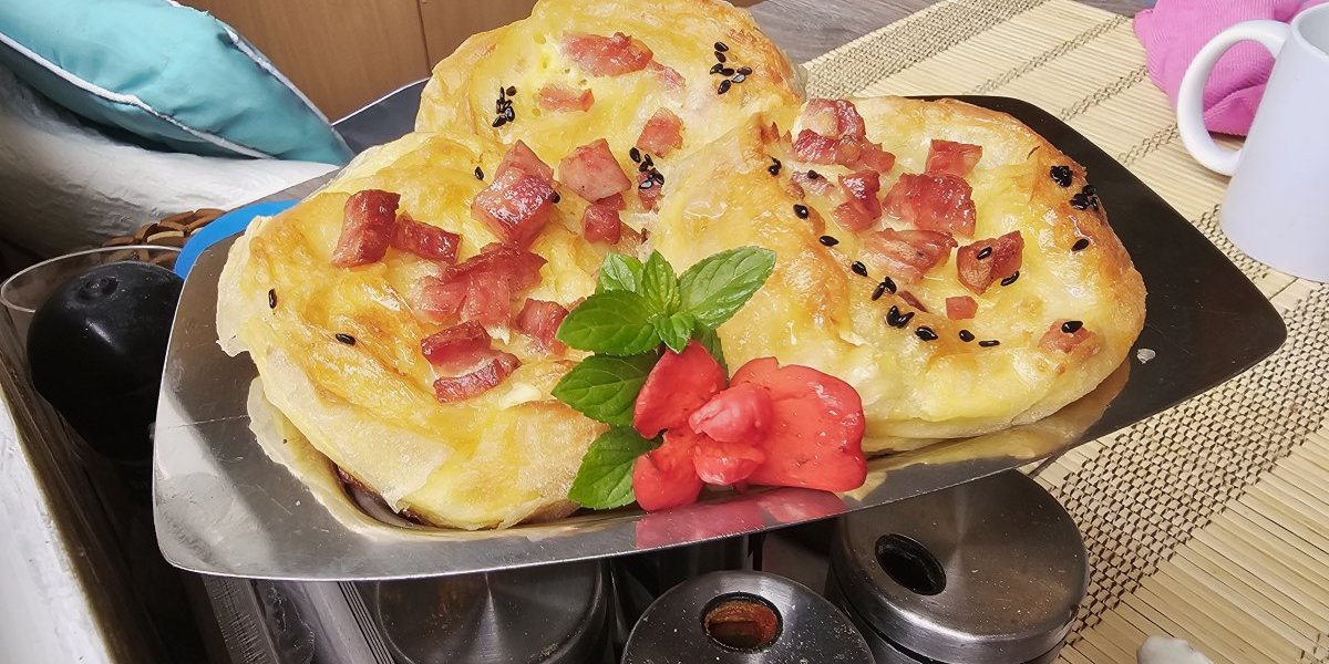 Rolnice sa sirom i šunkom: Doručak bolji nego iz pekare, a lako se sprema (VIDEO)