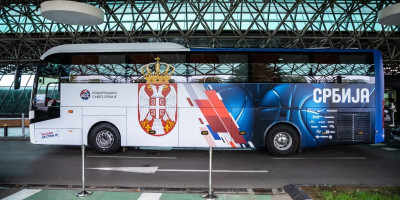 Košarkarji Srbije dobili novo blagovno znamko avtobusa