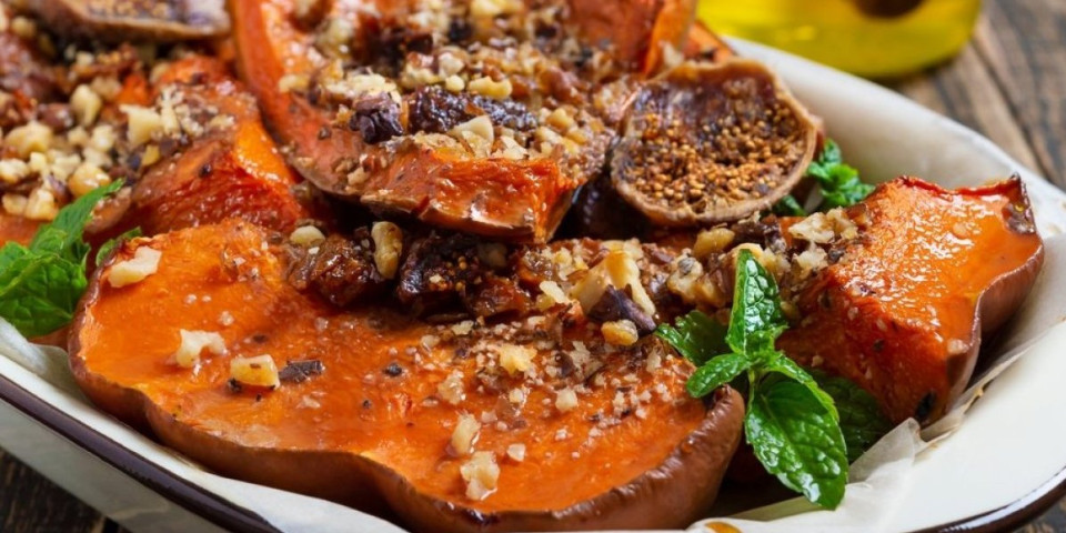 Pečena tikva sa medom i cimetom - Prste da poližeš: Bakin recept za brz i zdrav dezert