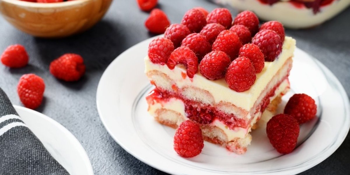 Lenja torta koja osvaja ukusom: Kremasti desert bez pečenja, sprema se za 20 minuta