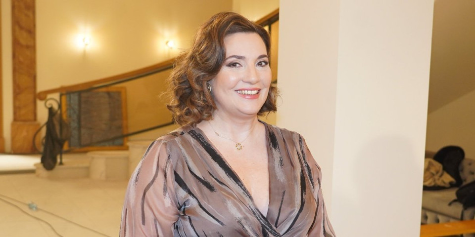 Bajkerske kožne pantalone, kaciga u ruci i motor: Milica Milša raspametila novim imidžom (FOTO)