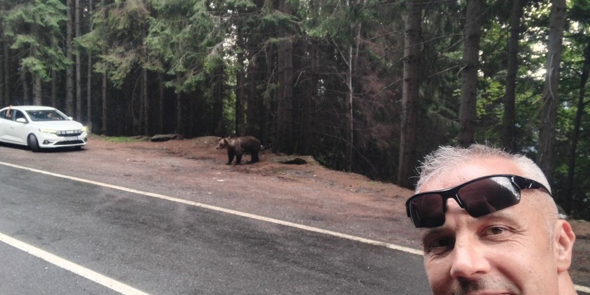 Dejan je ipak izašao iz automobila da ovekoveči susret 