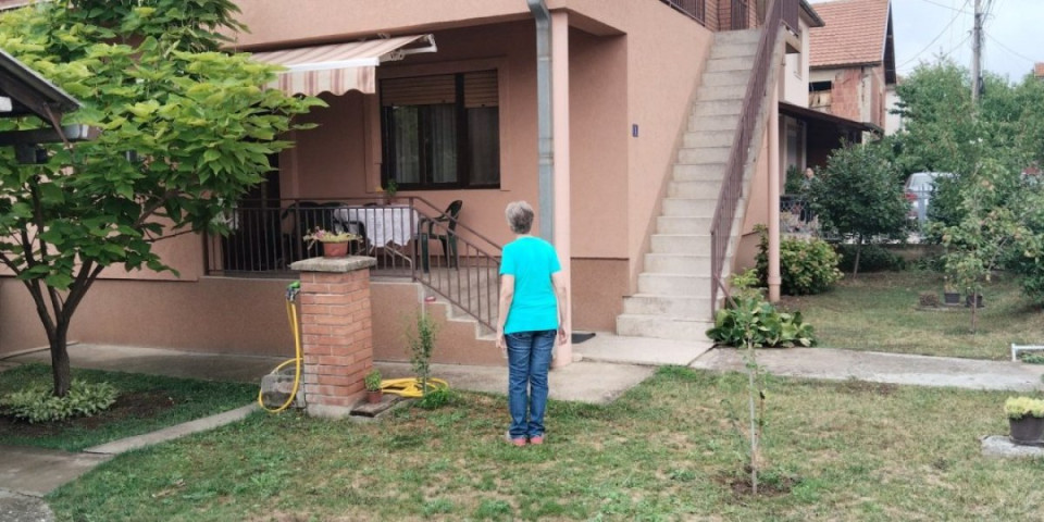 ''3.000 evra i nikome ni reč'': Dva radnika Elektrodistribucije upali u kuću penzionerke i pretili skidanjem strujomera