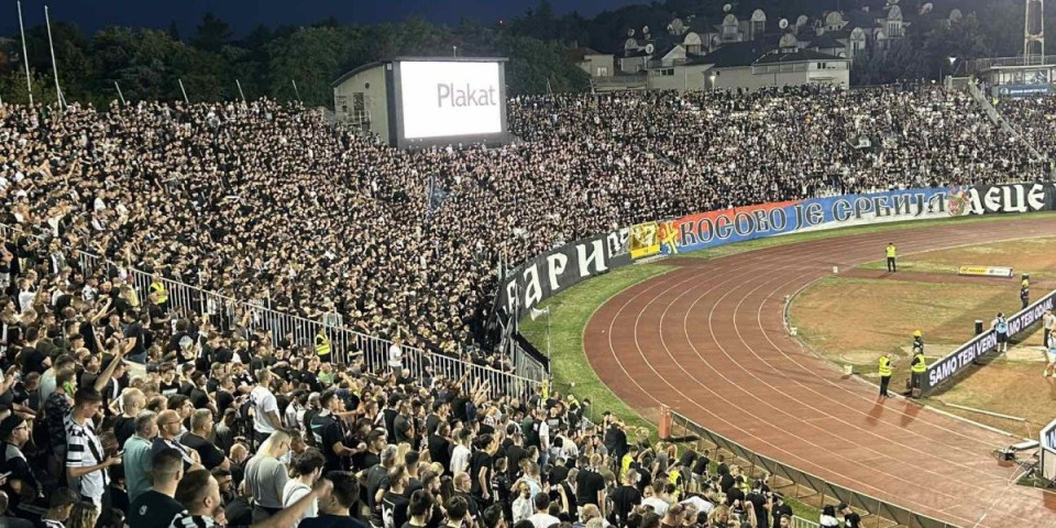Skandal u Humskoj! Sa razglasa puštena Zvezdina pesma, "grobari" pobesneli! (VIDEO)