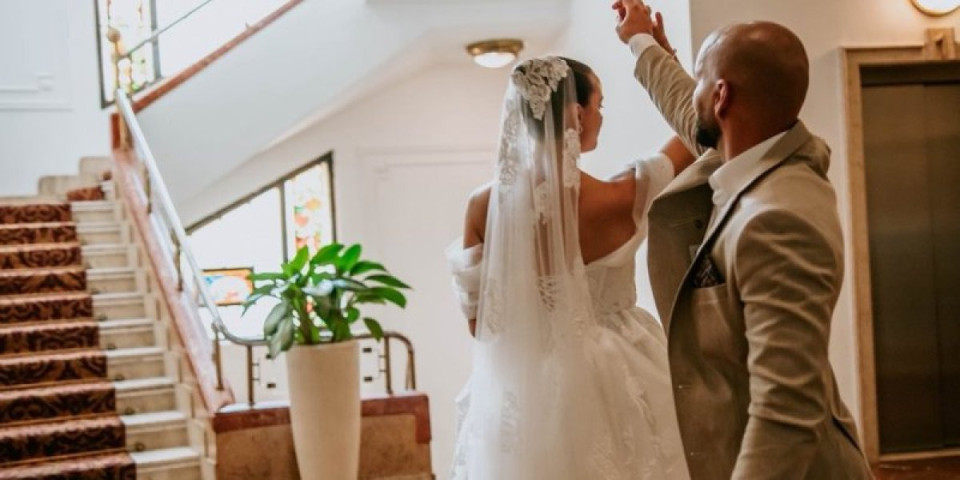 Udala se u Hramu Svetog Save, pravi komplet lepinje: Ona nije Srpkinja, ali njena priča će vas oduševiti (FOTO)