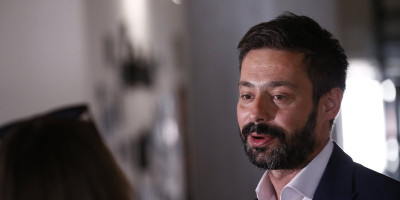 Srpski glumac Milan Vasić, rodom iz Kosovske Kamenice, još jednom je pokazao koliko je vezan za rodni kraj. Posetio je Manastir Gračanicu na Kosovu i Metohiji.