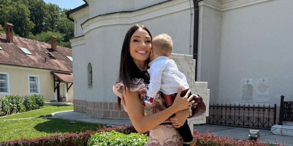 (FOTO) Kaća Živković krstila sina Stefana u tajnosti: "Danas je nebo bilo bliže zemlji"