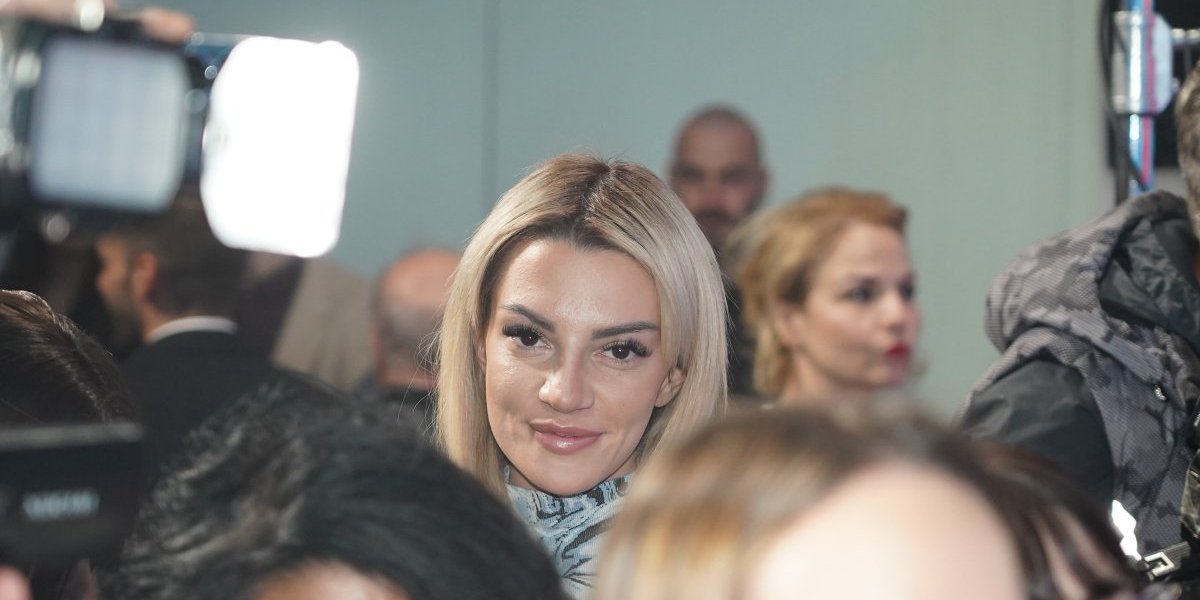 Tara Simov nožem napala muškarca (49): Nasrnula na čoveka u restoranu, oglasila se policija