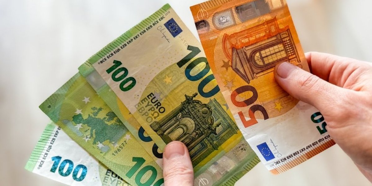 Novac stiže za 4 horoskopska znaka: Evo ko će dobiti pare do 9. avgusta, a jedan znak treba da igra igre na sreću