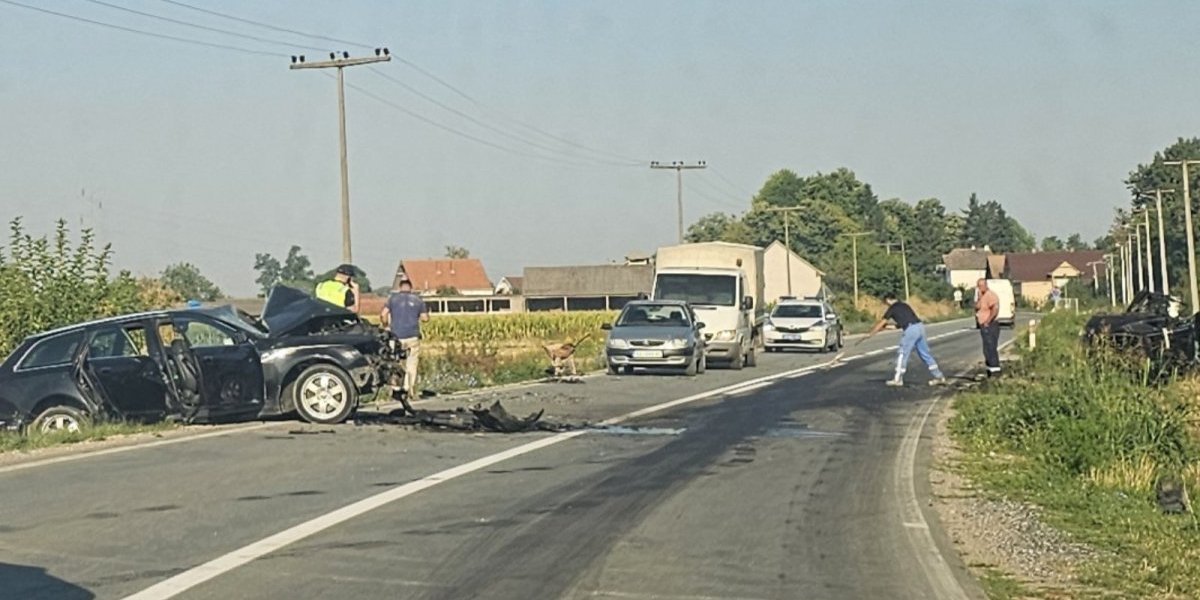 Teška saobraćajna nesreća kod Šapca: Ima poginulih, automobil smrvljen do neprepoznatljivosti (FOTO)