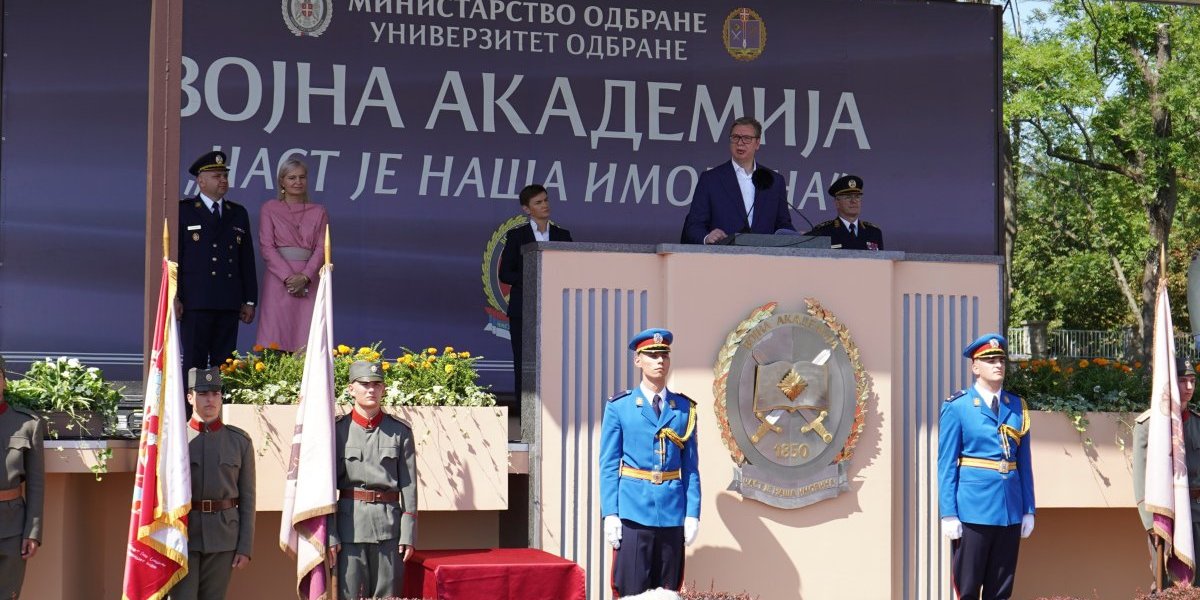 "Ne damo našu Srbiju dušmanima!" Vučić na promociji najmlađih oficira: Veliko hvala onima koji su pružili najviše - svoju decu (VIDEO)
