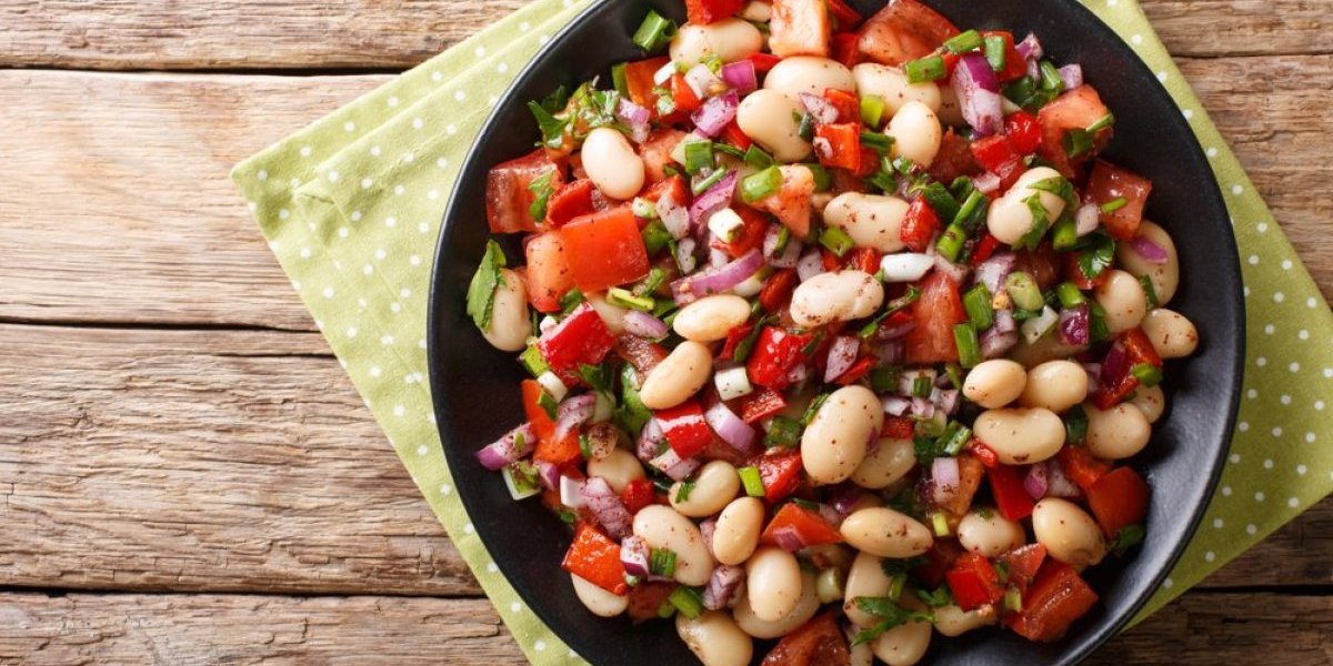 Recept za salatu sa pasuljem: Obrok koji zasiti i osveži