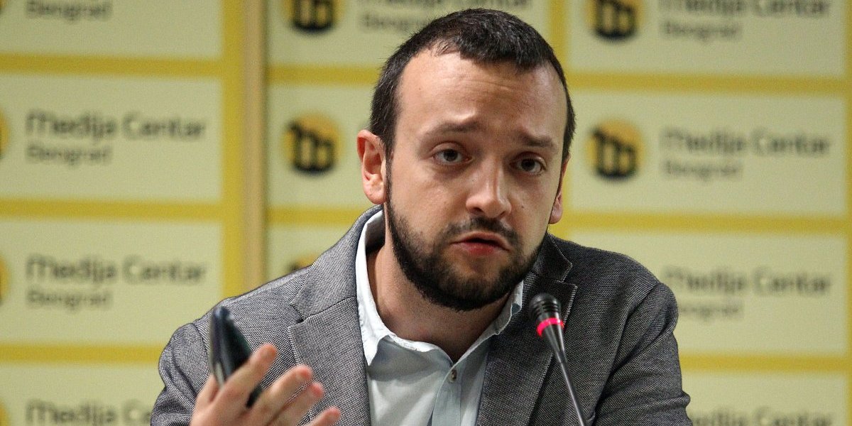 "Stojanović je običan taliban": Nastavlja se rat blokadera, Veselinović udario na opozicionog analitičara