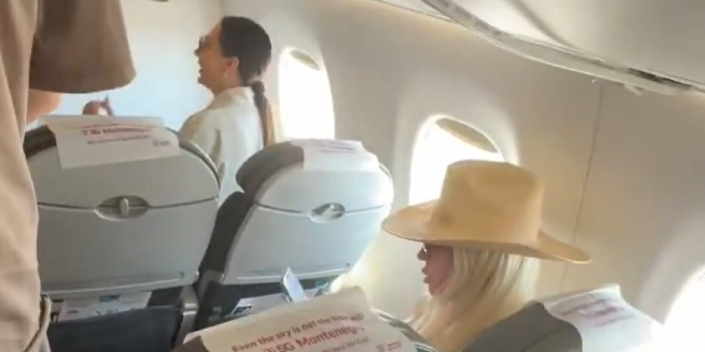 Šok snimak Karleuše i Cece iz aviona: "Smrdi joj kineska guzica" (VIDEO)