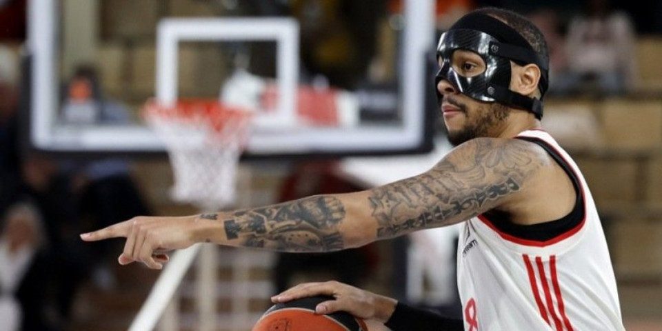 Čovek kog "delije" ne mogu očima da vide ostao bez kluba